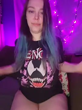 Snapshot of EverlyEster chatting on April 5, 8:11 am EverlyEster online show from April 5, 8:11 am