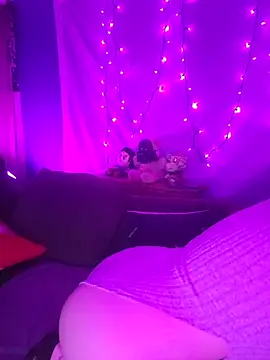 Snapshot of EverlyEster chatting on April 5, 9:56 pm EverlyEster online show from April 5, 9:56 pm