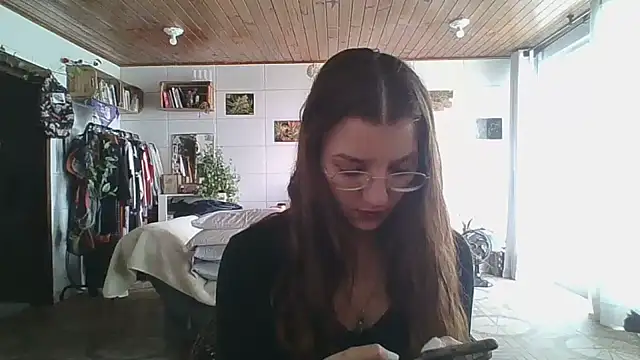 Snapshot of SweetyBabyDemon chatting on October 31, 1:12 pm SweetyBabyDemon online show from October 31, 1:12 pm