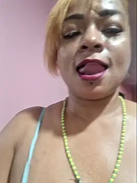 Snapshot of gatadeojosclaros chatting on February 6, 7:35 am gatadeojosclaros online show from February 6, 7:35 am
