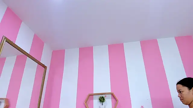 ISABELLA 020 online show from February 10, 12:20 pm