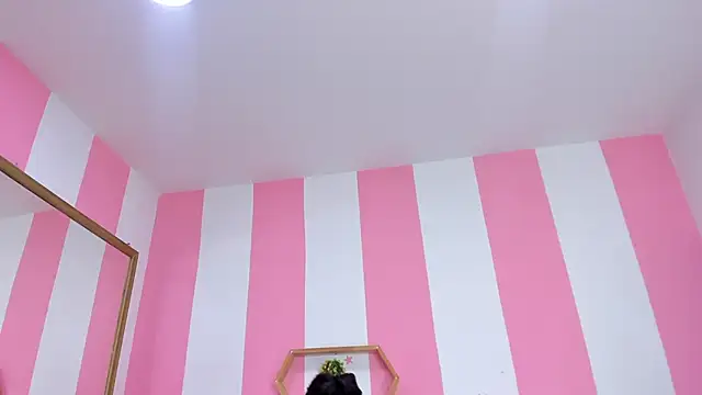 ISABELLA 020 online show from May 15, 11:50 am