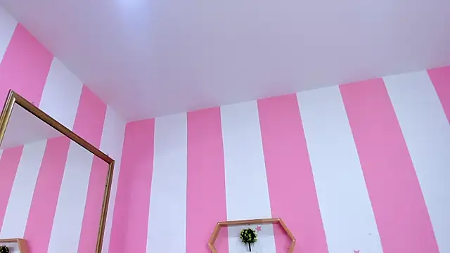 ISABELLA 020 online show from May 19, 11:49 am