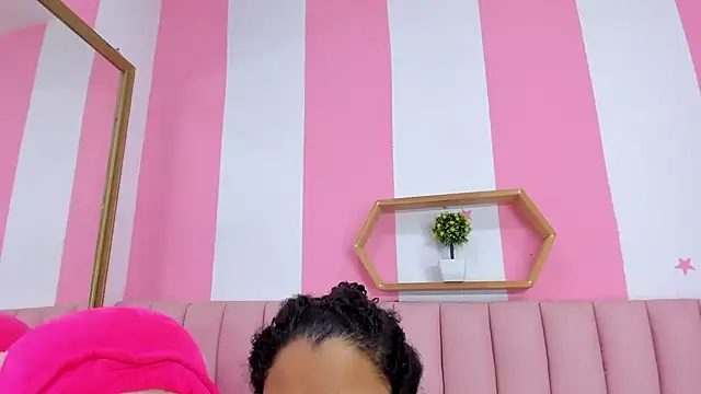 ISABELLA 020 online show from June 18, 12:20 pm