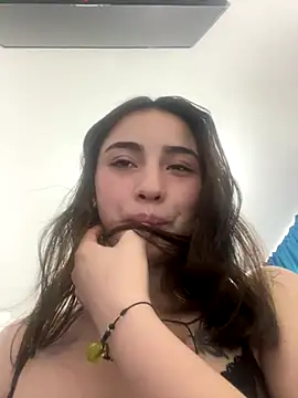 Snapshot of Damian_n_Maya chatting on December 2, 11:18 pm Damian n Maya online show from December 2, 11:18 pm