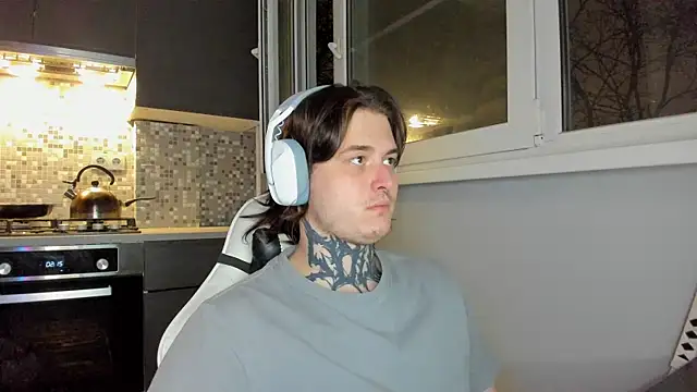 Snapshot of _torfin_ chatting on December 3, 8:39 pm torfin online show from December 3, 8:39 pm