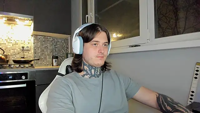 Snapshot of _torfin_ chatting on December 7, 12:19 am torfin online show from December 7, 12:19 am