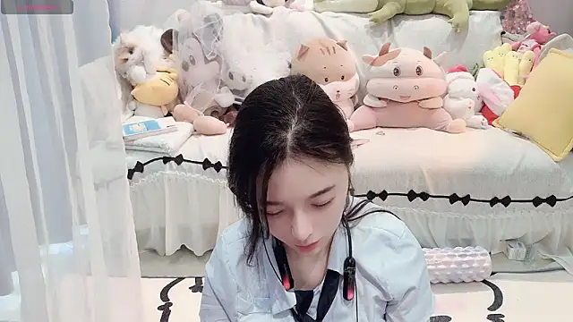 AKiKi711 online show from May 2, 5:01 am