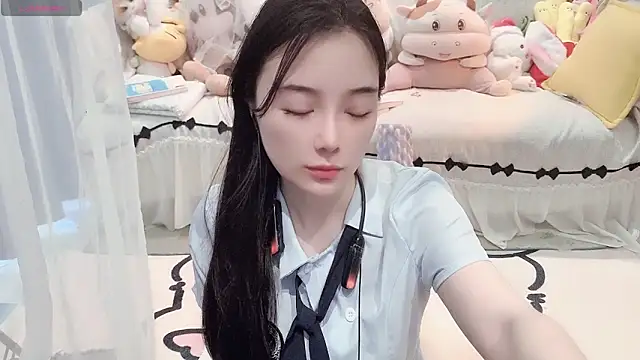 AKiKi711 online show from May 3, 5:13 am