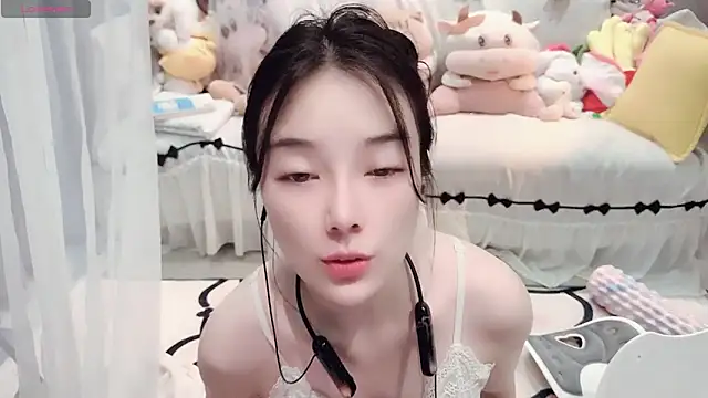 AKiKi711 online show from May 13, 3:53 pm