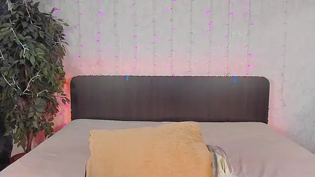 Milana Crystal  online show from December 3, 11:11 am