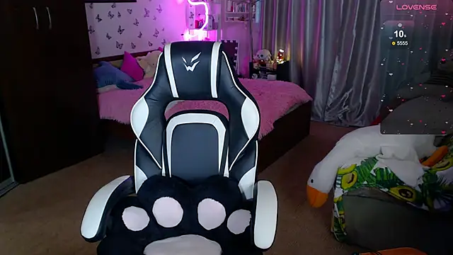 Snapshot of Sidney_blush chatting on February 17, 5:26 am Sidney blush online show from February 17, 5:26 am