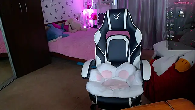 Snapshot of Sidney_blush chatting on February 27, 4:45 am Sidney blush online show from February 27, 4:45 am