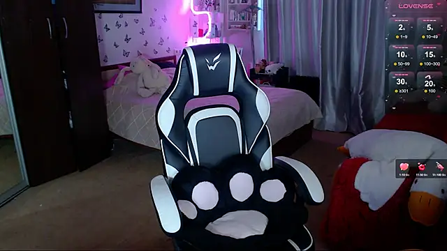 Snapshot of Sidney_blush chatting on March 26, 4:51 am Sidney blush online show from March 26, 4:51 am