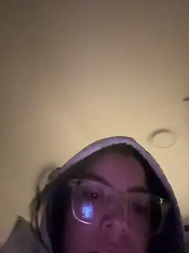 Snapshot of Kylie2211 chatting on February 10, 3:03 am Kylie2211 online show from February 10, 3:03 am