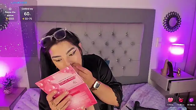 Snapshot of Kylie2211 chatting on February 14, 8:10 am Kylie2211 online show from February 14, 8:10 am