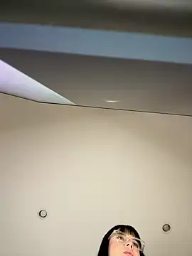 Snapshot of Kylie2211 chatting on February 21, 2:39 am Kylie2211 online show from February 21, 2:39 am