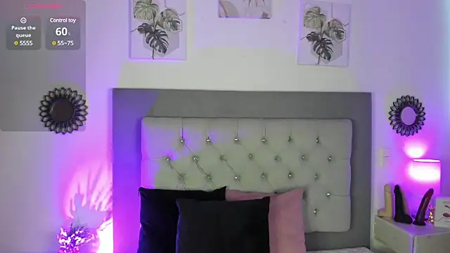 Snapshot of Kylie2211 chatting on March 2, 12:01 pm Kylie2211 online show from March 2, 12:01 pm