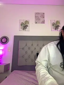 Snapshot of Kylie2211 chatting on March 18, 12:14 pm Kylie2211 online show from March 18, 12:14 pm