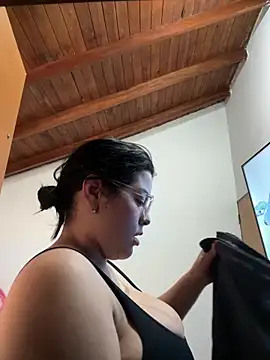 Snapshot of Kylie2211 chatting on September 10, 4:29 pm Kylie2211 online show from September 10, 4:29 pm