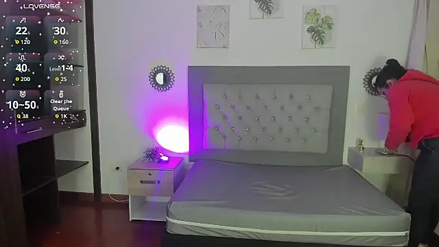 Snapshot of Kylie2211 chatting on September 18, 2:57 am Kylie2211 online show from September 18, 2:57 am