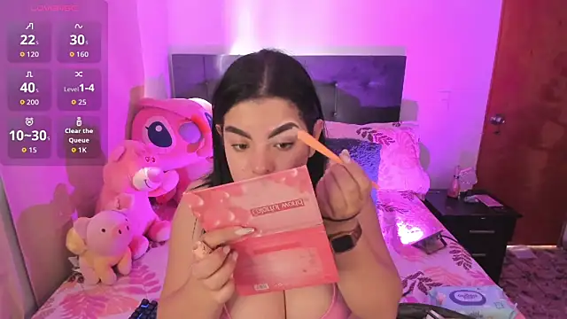 Snapshot of Kylie2211 chatting on February 4, 2:12 pm Kylie2211 online show from February 4, 2:12 pm