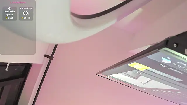 Snapshot of Kylie2211 chatting on February 12, 1:00 am Kylie2211 online show from February 12, 1:00 am