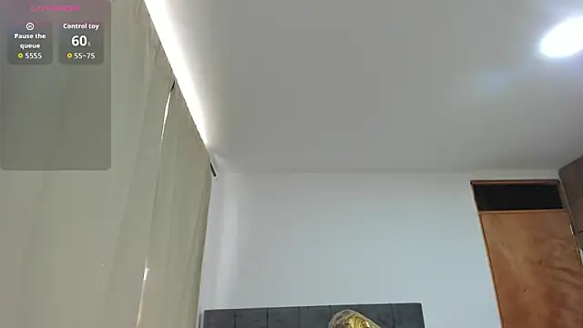 Kylie2211 online show from April 29, 5:06 pm