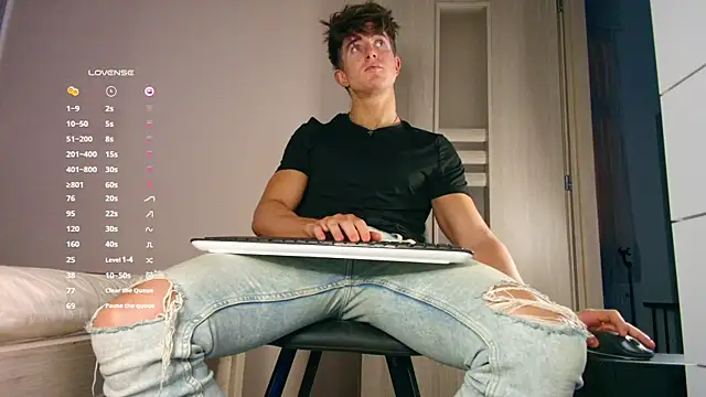 ChristianLevine  online show from December 4, 7:33 pm