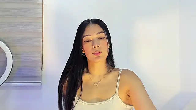 Snapshot of bella_hadid1_ chatting on February 25, 2:43 am bella hadid1 online show from February 25, 2:43 am