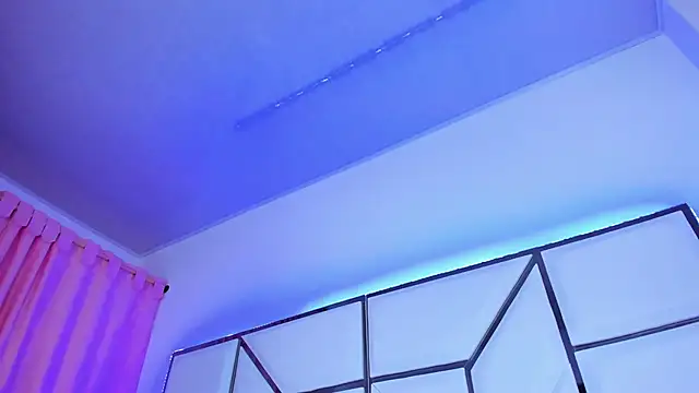 SarayRoyse online show from February 3, 7:10 pm