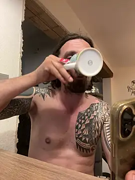 Snapshot of Heartbrakerx chatting on April 3, 7:45 pm Heartbrakerx online show from April 3, 7:45 pm