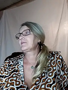 irinamaux online show from January 11, 1:22 pm