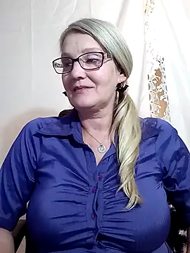 irinamaux online show from January 17, 7:49 pm