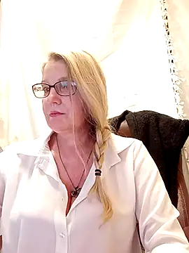 irinamaux online show from January 30, 5:39 pm
