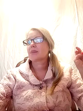 irinamaux online show from February 5, 1:22 pm