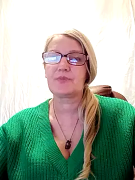 irinamaux online show from February 8, 11:01 am