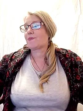 irinamaux online show from February 9, 1:25 pm
