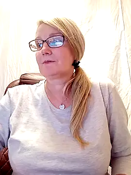 irinamaux online show from February 13, 2:09 pm