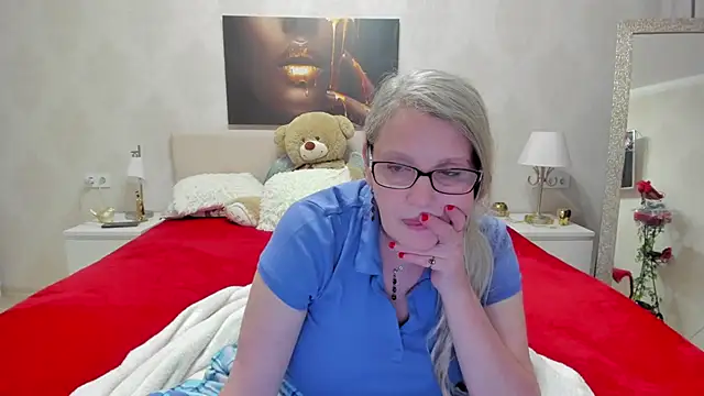 irinamaux online show from February 14, 9:32 pm