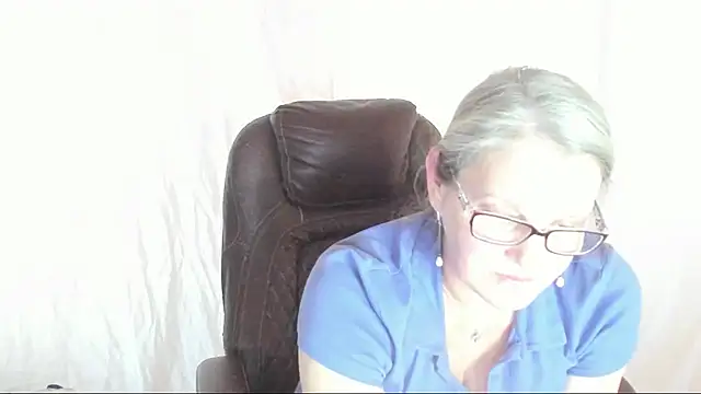 irinamaux online show from March 22, 11:53 am