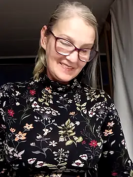 Snapshot of irinamaux chatting on September 27, 4:50 am irinamaux online show from September 27, 4:50 am