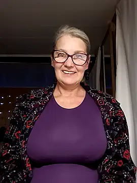 Snapshot of irinamaux chatting on October 3, 3:25 am irinamaux online show from October 3, 3:25 am