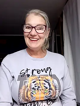 Snapshot of irinamaux chatting on October 4, 7:17 am irinamaux online show from October 4, 7:17 am