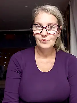 Snapshot of irinamaux chatting on October 5, 8:12 am irinamaux online show from October 5, 8:12 am