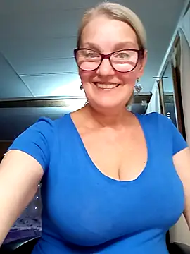 Snapshot of irinamaux chatting on October 9, 4:16 pm irinamaux online show from October 9, 4:16 pm