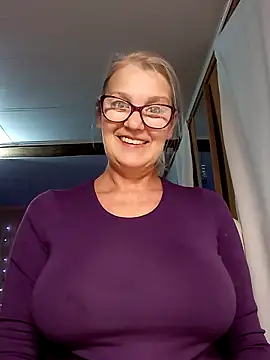 Snapshot of irinamaux chatting on October 15, 6:46 am irinamaux online show from October 15, 6:46 am