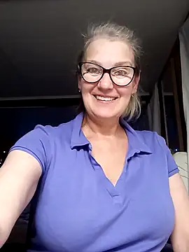 Snapshot of irinamaux chatting on October 22, 4:57 am irinamaux online show from October 22, 4:57 am