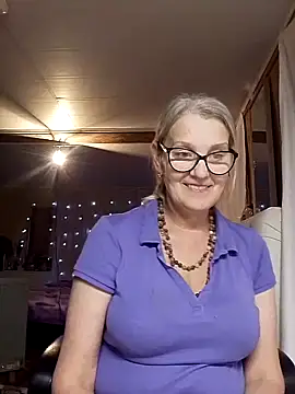 Snapshot of irinamaux chatting on October 31, 3:13 pm irinamaux online show from October 31, 3:13 pm