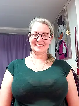 irinamaux online show from February 19, 11:56 pm